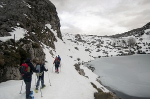 raquetas de nieve en los lagos, asturias