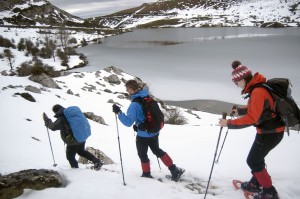 raquetas de nieve en los lagos, asturias