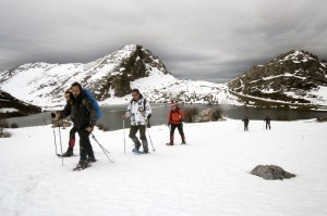 raquetas de nieve en los lagos, asturias