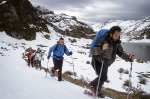 raquetas de nieve en los lagos, asturias