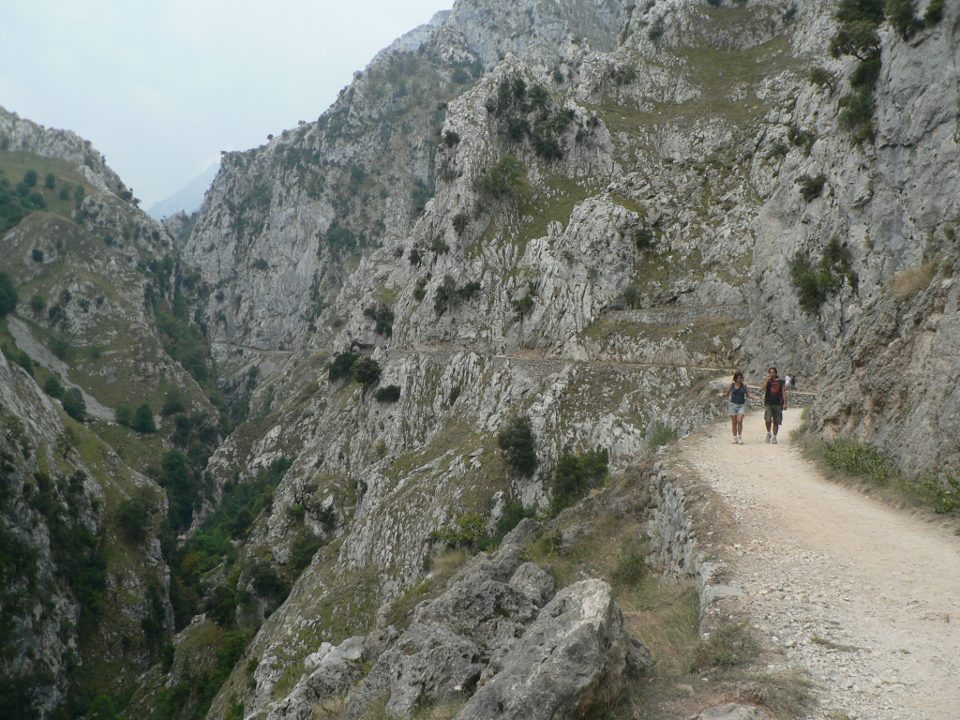 Descenso del Cares: Un Viaje de Aventura y Belleza Natural